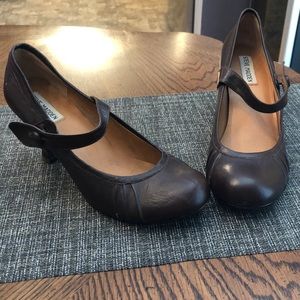 Steve Madden brown pumps with strap